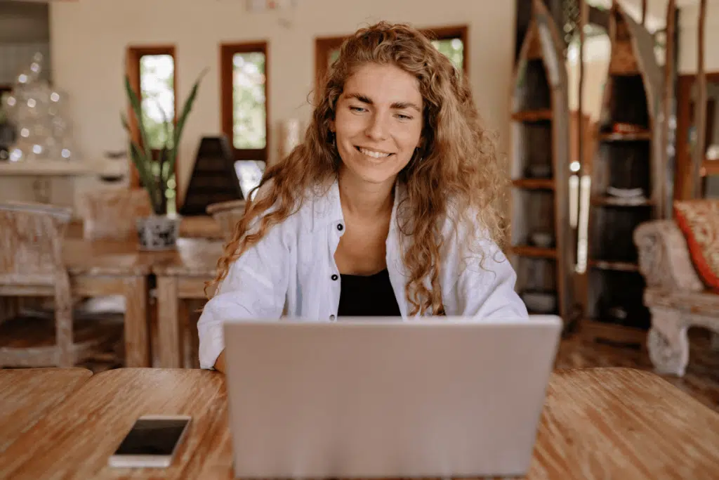 woman renewing her United Kingdom passport online